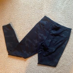 Black camo leggings